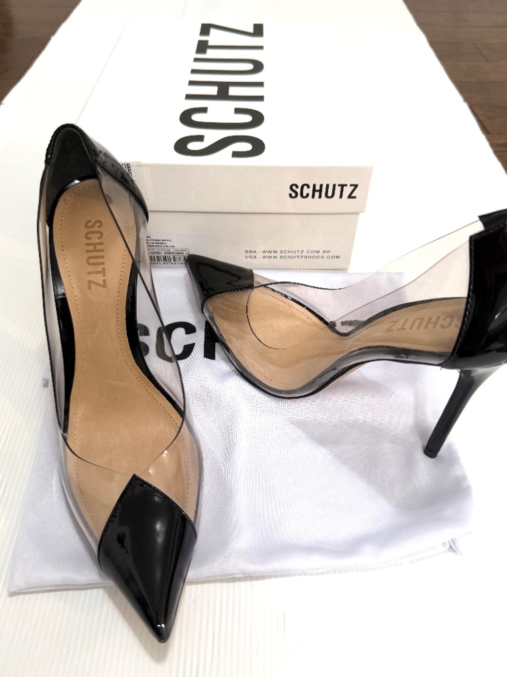NWT Schutz Leather Pump. Size 8.5 B. Made in Brazil